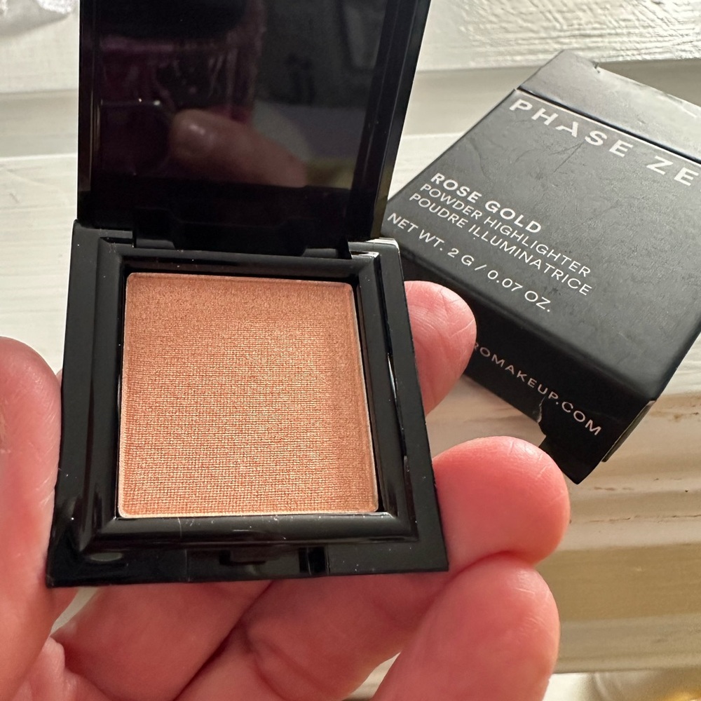 Rose Gold Highlighter